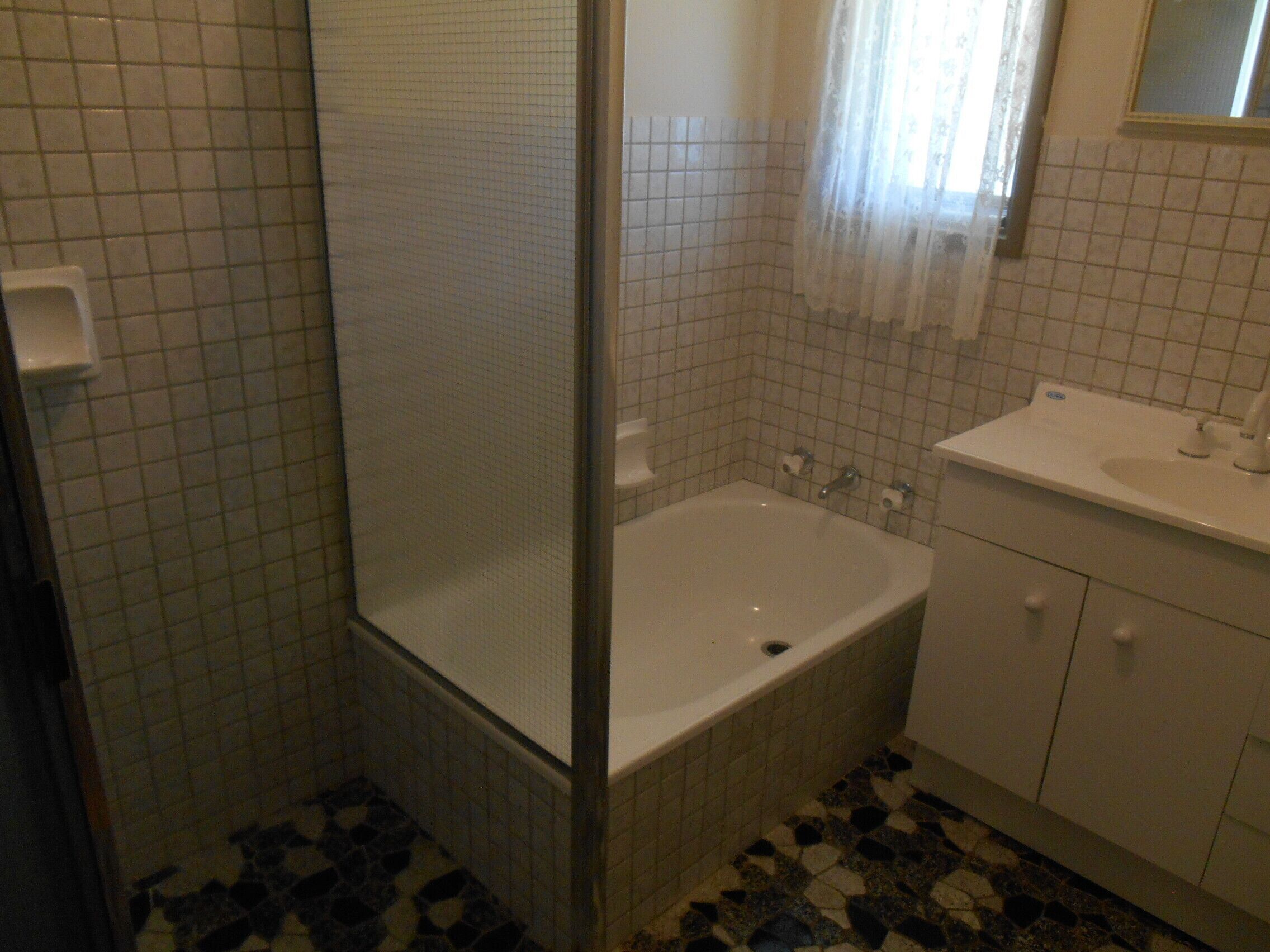 Sea Rose ~ Short walk to the beach and shops!  Off Peak Special! — image 10