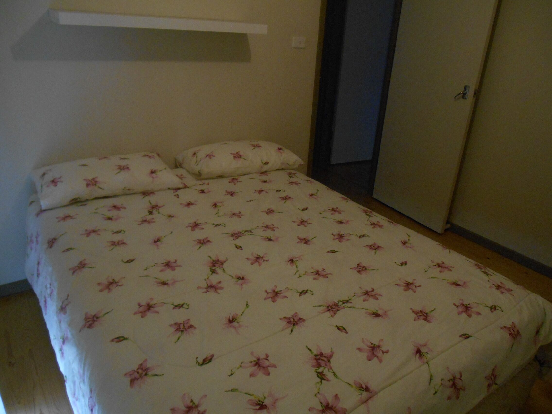 Sea Rose ~ Short walk to the beach and shops!  Off Peak Special! — image 9