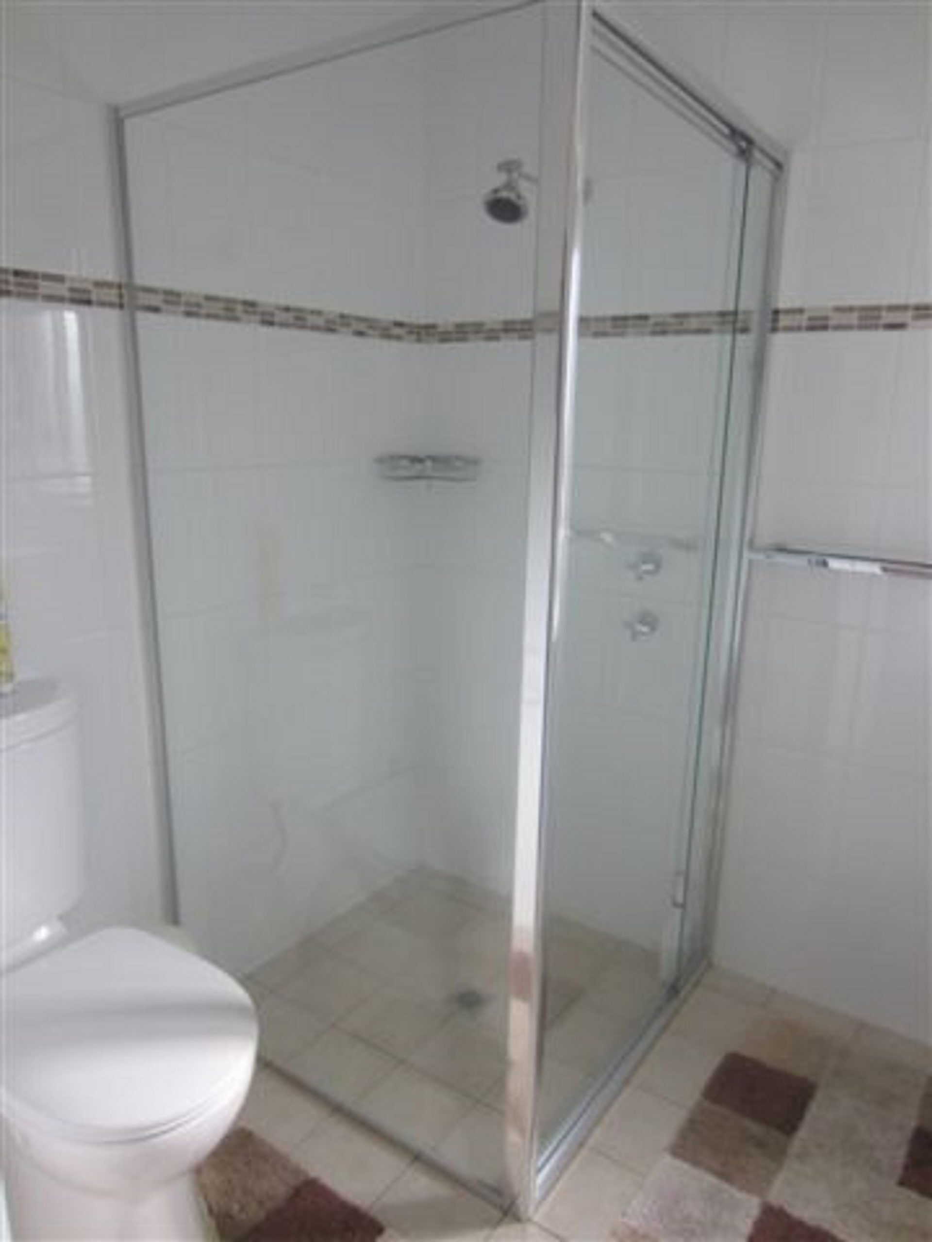 The Porthole - close to beach.  Winter Off Peak Special! — image 15