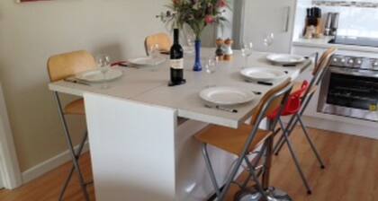 The Porthole - close to beach. Winter Off Peak Special!