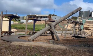 Children’s area - Vista Mare ~ Free Wifi, Esplanade, Fantastic Sea Views     Off Peak Special! (Point Turton)