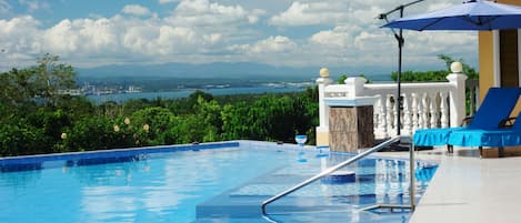 حمّام سباحة خارجي