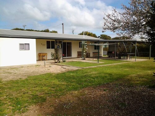 Wool Bay Retreat ~ Pet Friendly, Off Peak Special!