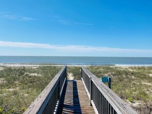 On the beach - King of the Sea: 4-bedroom oceanfront home in Holden Beach, NC. (Holden Beach)