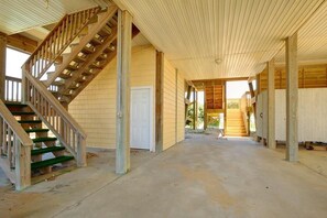 Property grounds - Experience oceanfront bliss at Summer Sandcastle, a spacious 5BR home in Holden Beach! (Holden Beach)