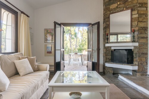 Villa Aurora in Sani with Garden and Pool, by JJ Hospitality