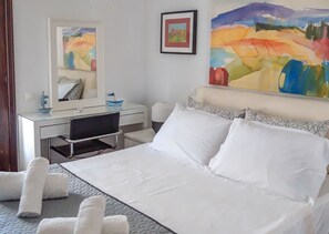 2 chambres, fer et planche à repasser, accès au Wi-Fi (inclus)