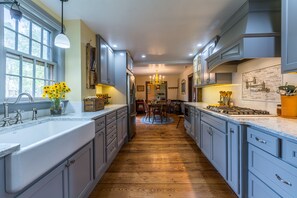 Fridge, microwave, oven, stovetop - Fireplace, Ski-Okemo, Apple Trees, Piano, Amazing Views, Firepit, Priory, Pool, Fields, Theatre! (Weston)