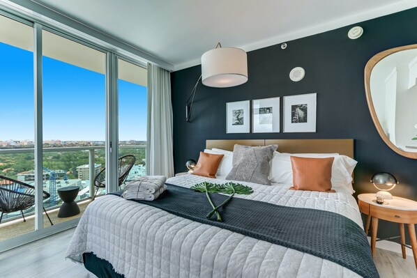 1 chambre, coffre-fort, bureau, fer et planche à repasser