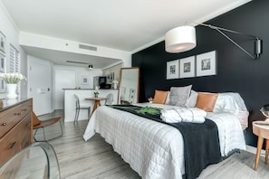1 habitación, caja de seguridad en la habitación y escritorio 