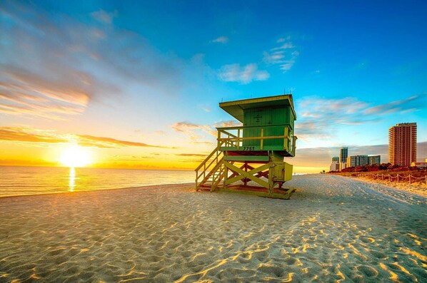 Beach - Amazing City View Studio, Sleeps 3, Pool, Free Parking (Miami)