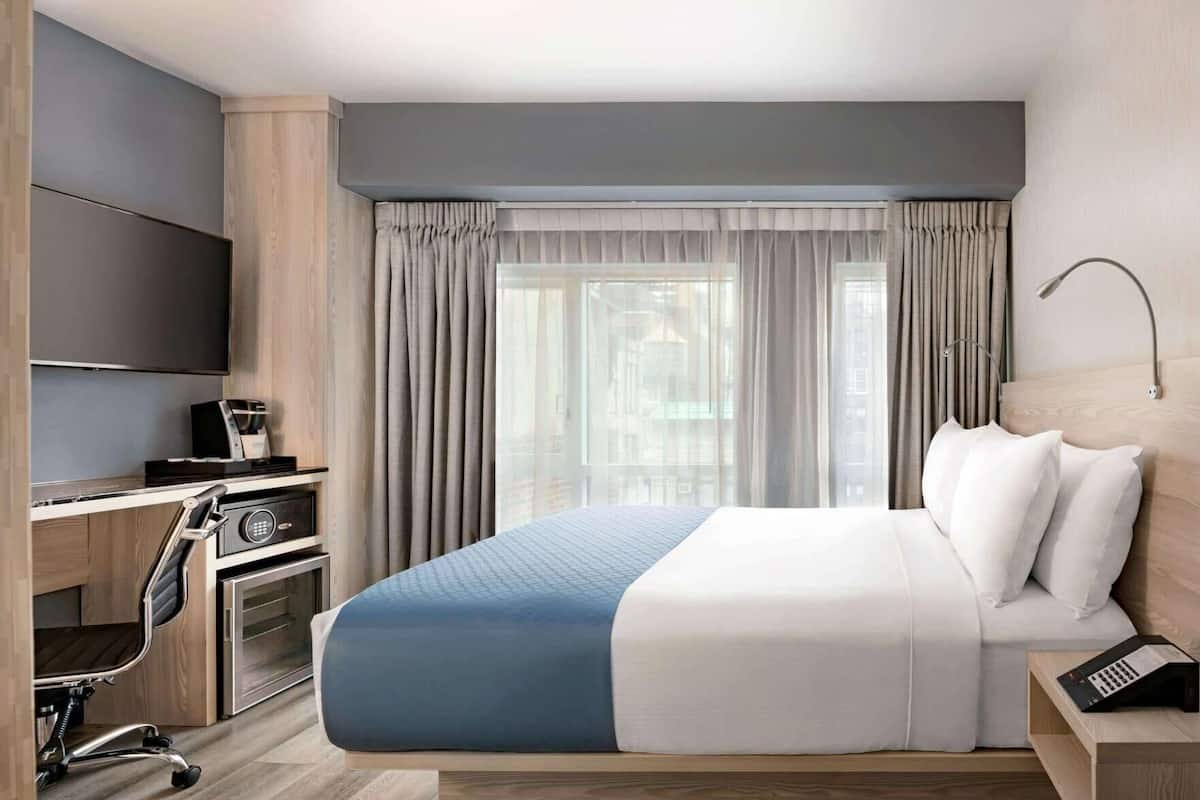 In-room safe, desk, laptop workspace, iron/ironing board