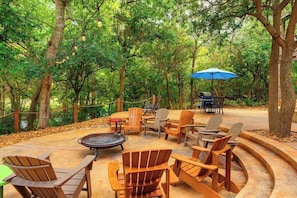 Outdoor dining - Life is Gruene-Riverfront Luxury-1Mi To GrueneHall (New Braunfels)
