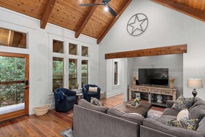 Smart TV, videojuegos, tenis de mesa y libros 