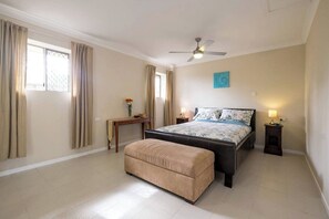 1 habitación, escritorio y sistema de insonorización 