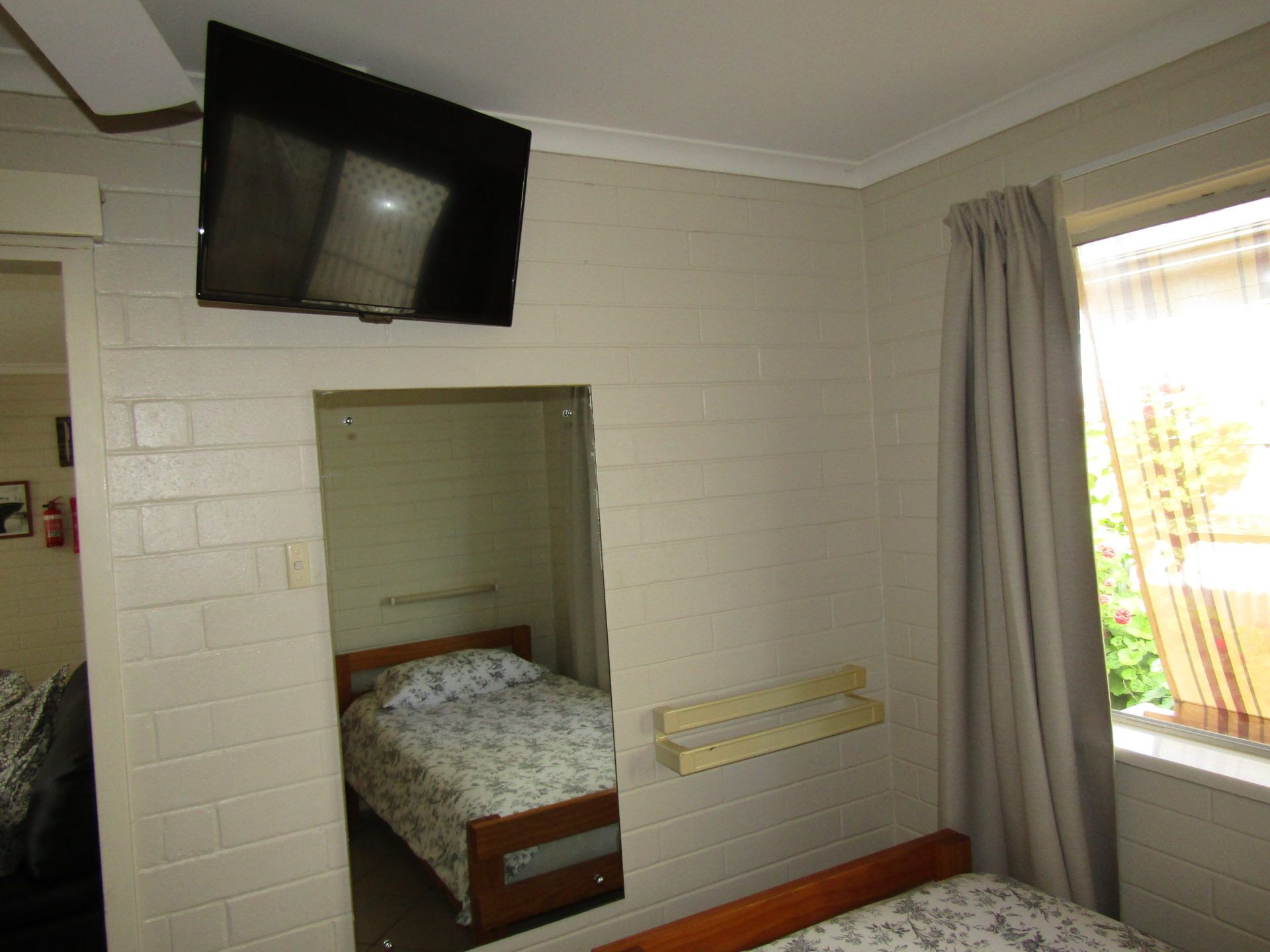 Clan Ranald Unit 2  ~  Short walk to all amenities!  UNLIMITED FREE WI-FI! — image 15