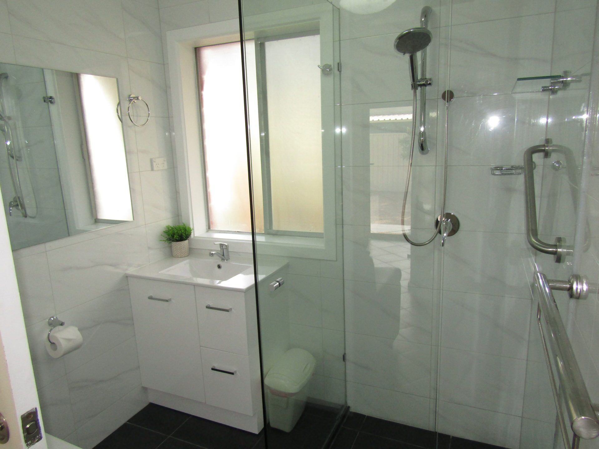 Clan Ranald Unit 2  ~  Short walk to all amenities!  UNLIMITED FREE WI-FI! — image 14