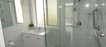 Clan Ranald Unit 2 ~ Short walk to all amenities! UNLIMITED FREE WI-FI!