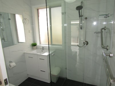 Clan Ranald Unit 2 ~ Short walk to all amenities! UNLIMITED FREE WI-FI!