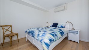 2 bedrooms, WiFi, bed sheets - Beautiful water views of Shoal Bay (Shoal Bay)