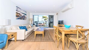 TV - Beautiful water views of Shoal Bay (Shoal Bay)