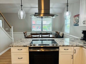 Kühlschrank, Mikrowelle, Ofen, Geschirrspüler