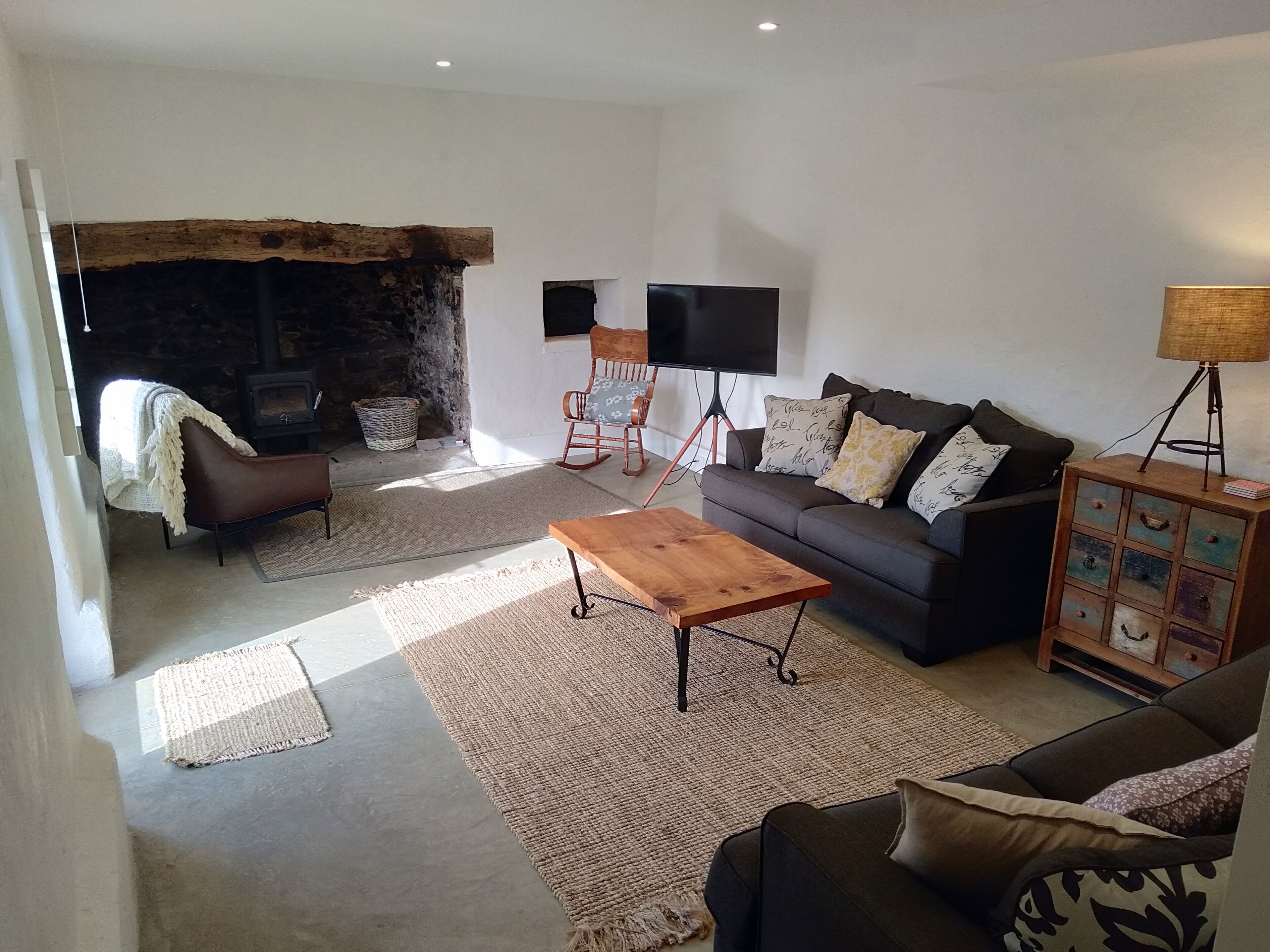 Morialta Barns - The Bakery - Unique Heritage Accommodation — image 5