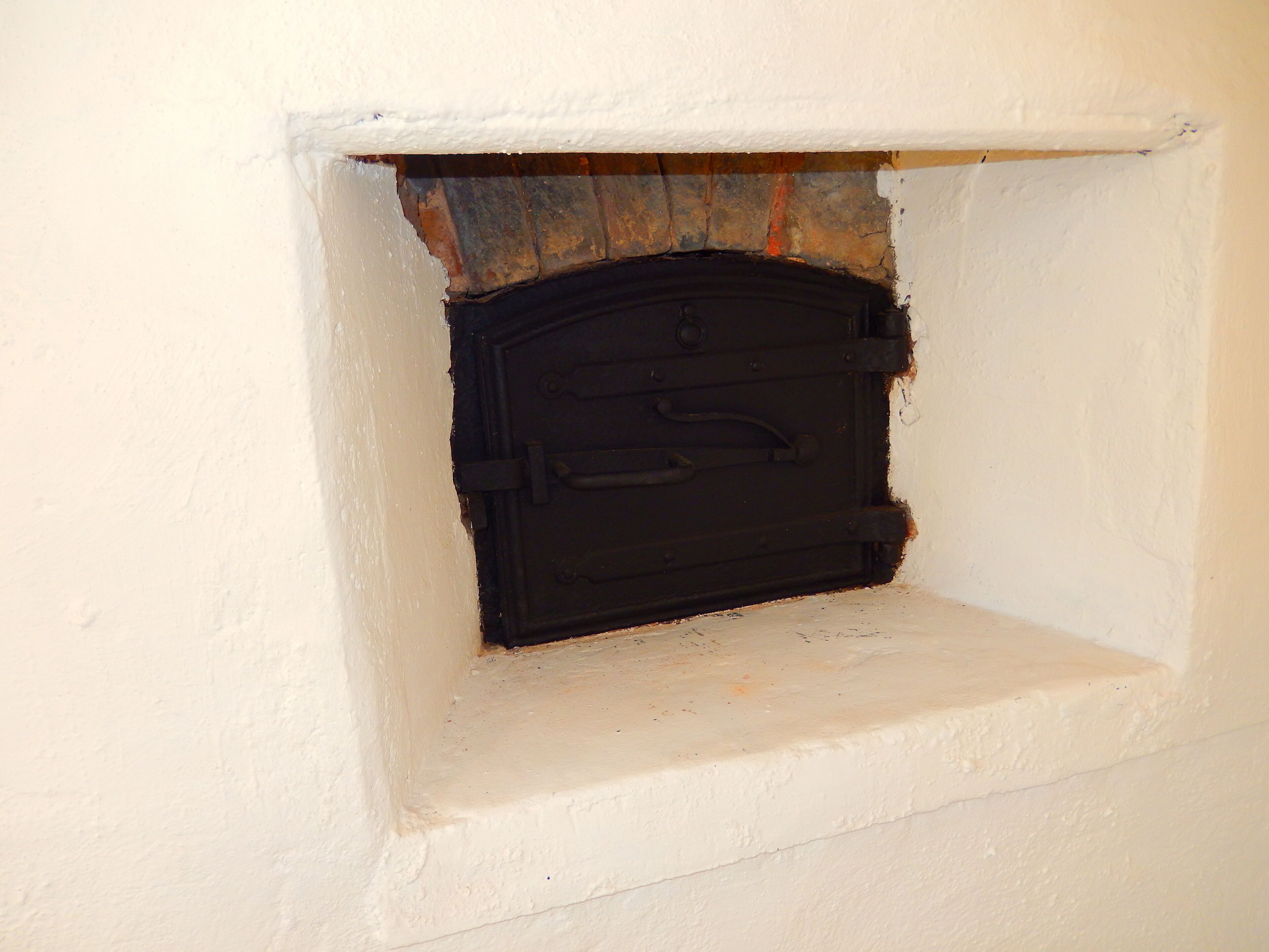 Morialta Barns - The Bakery - Unique Heritage Accommodation — image 6