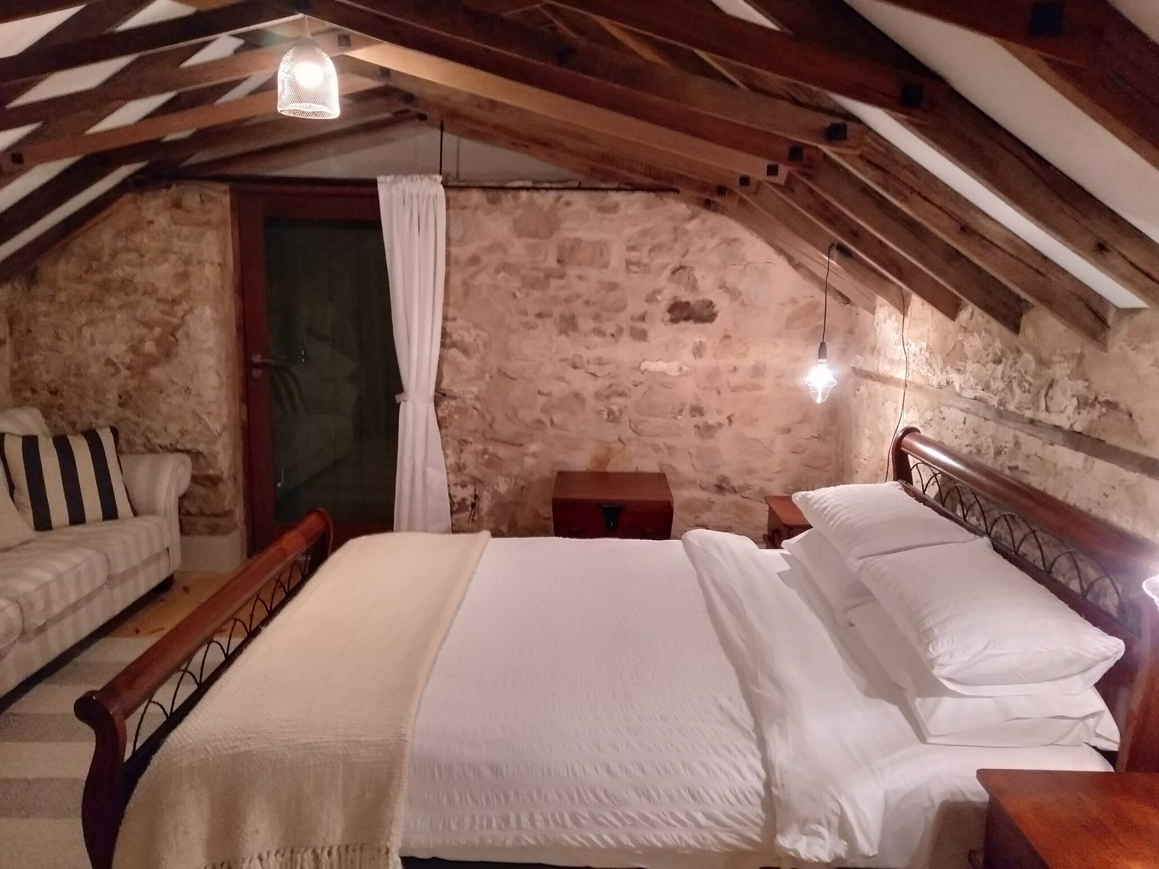 Morialta Barns - The Bakery - Unique Heritage Accommodation — image 10