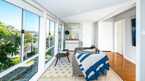 The perfect pet friendly beach home! Brand new bathroom & en-suite