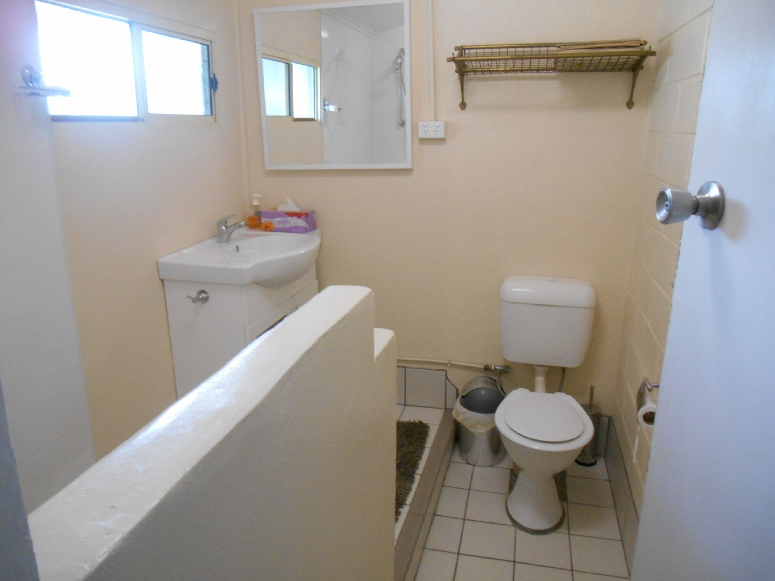 Blue Line Unit 4 - Great location! Close to all amenities! Off Peak Special! — image 7