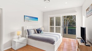 3 bedrooms, free WiFi, bed sheets, wheelchair access