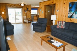 TV - Experience canal style living at Do-Little Dock in Holden Beach, NC, perfect for 6 guests. (Holden Beach)