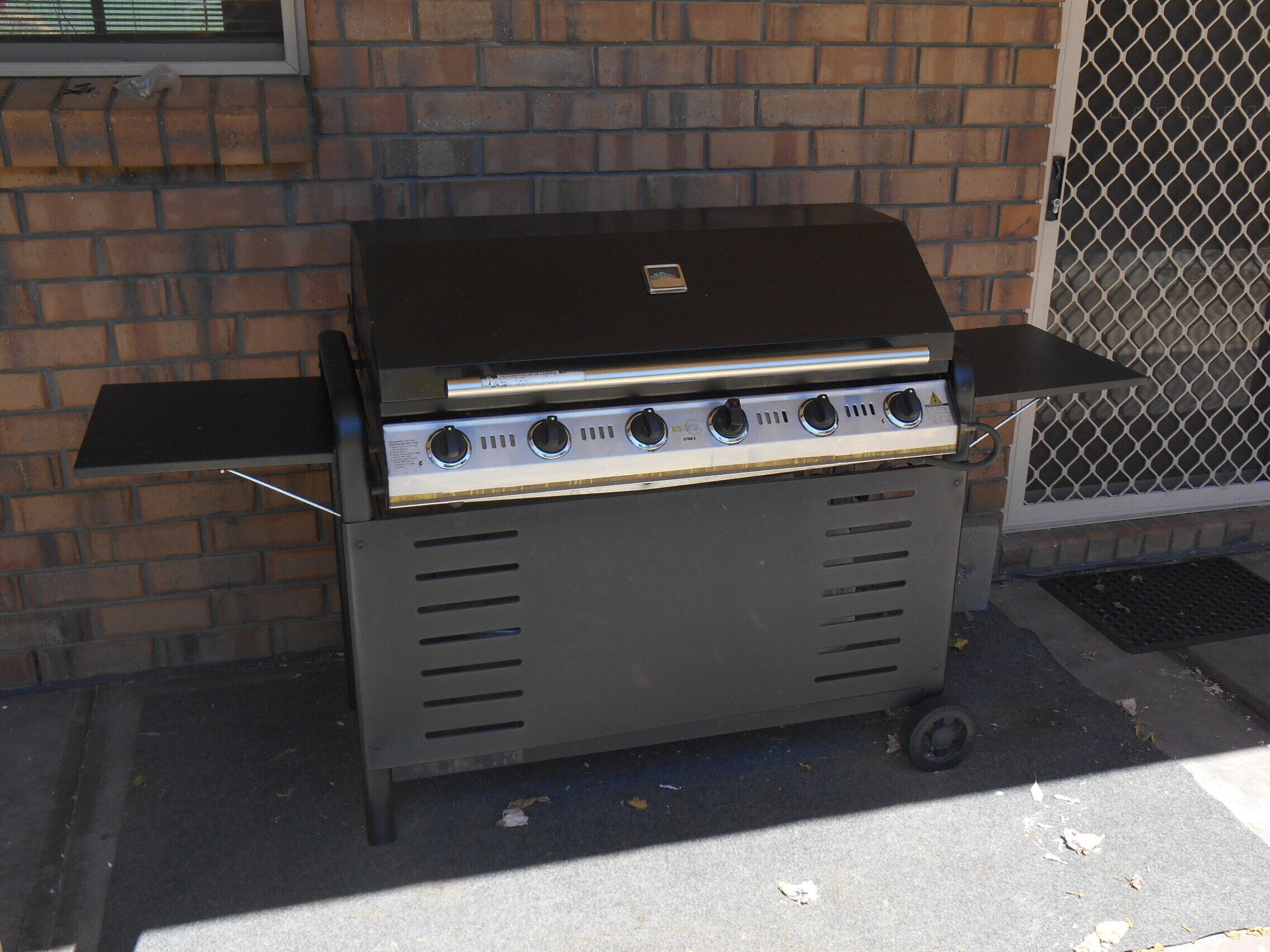 Nevah Barc ~ Short walk to shops and jetty! — image 16