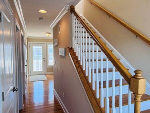 Interior - Stay at Wolfpack Waves, a spacious 4BR home in Holden Beach, perfect for 10 guests! (Holden Beach)