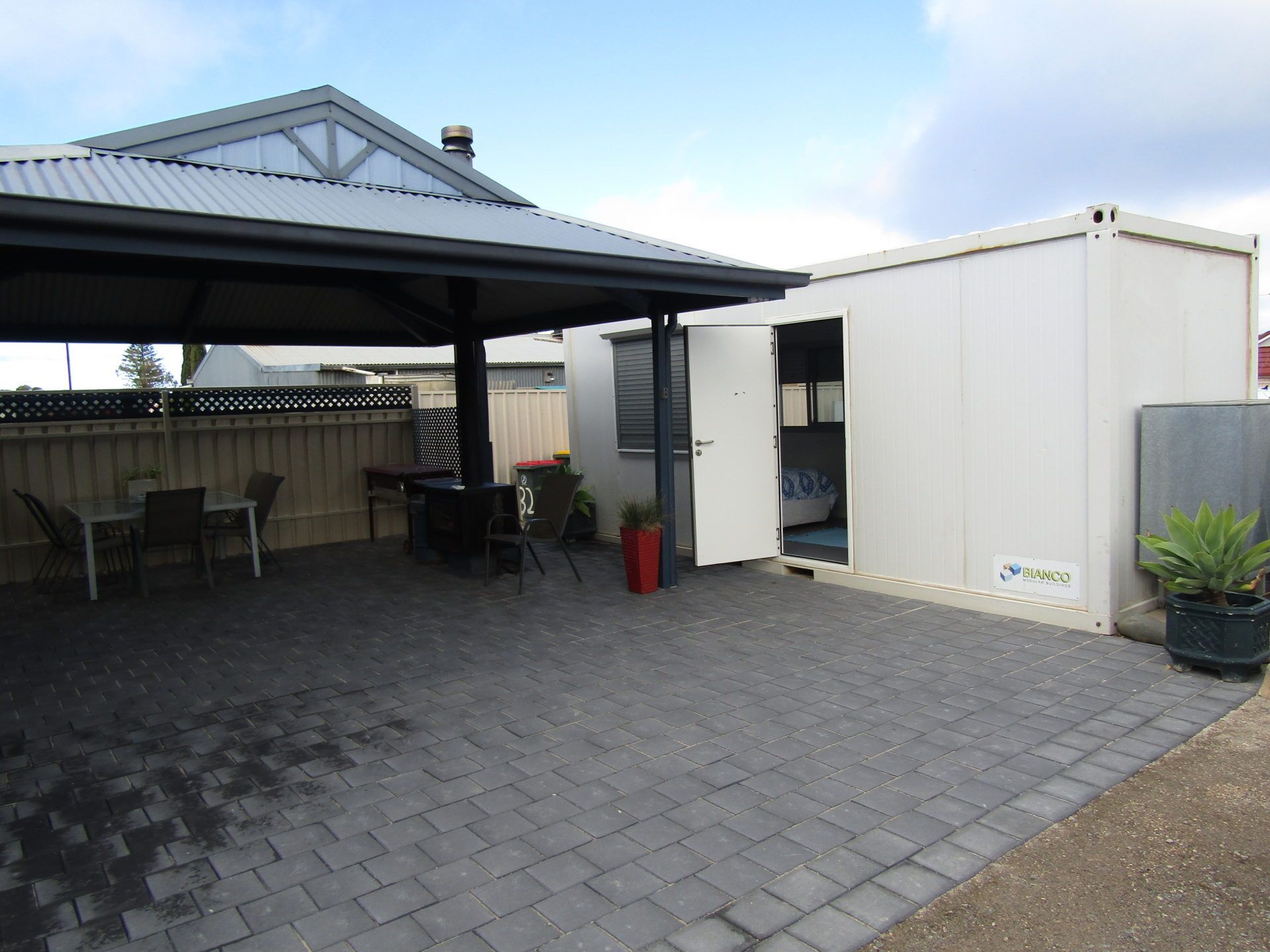 BLUE LINE UNIT 5 - Great location! close to all amenities! Off Peak Special! — image 4