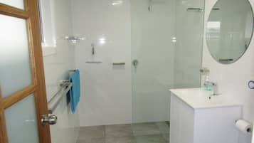 Douche, serviettes fournies