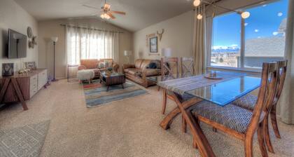 Quiet home with a view and AC!!