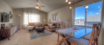 Quiet home with a view and AC!!