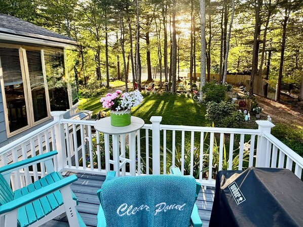 Terrace/patio - Clear Pond Inn- Suite, Pet friendly Pond front studio apartment sleeps 4 guests. (Plymouth)