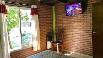 Exclusive House, 3 Bedrooms, Mountain View | Television