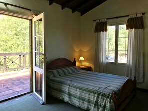Exclusive House, 3 Bedrooms, Mountain View | Bed sheets - Chalet Paseo del Zorzal (Merlo)
