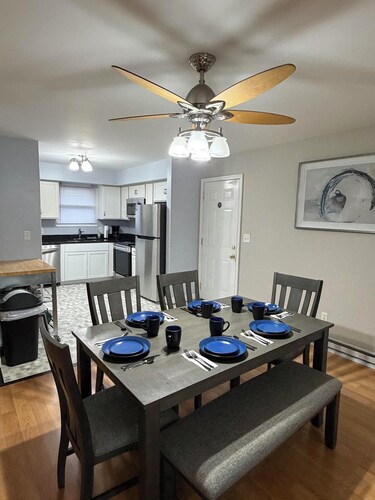 Lakefront at Lake of Egypt sleeps 10! Dock/2 kayaks 2 paddleboards!