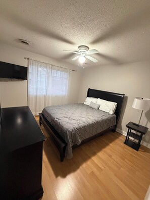 3 bedrooms, iron/ironing board, WiFi, bed sheets