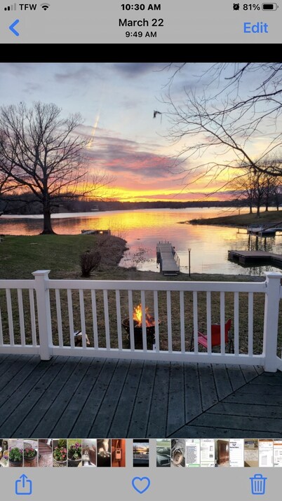 Lakefront at Lake of Egypt sleeps 10! Dock/2 kayaks 2 paddleboards!