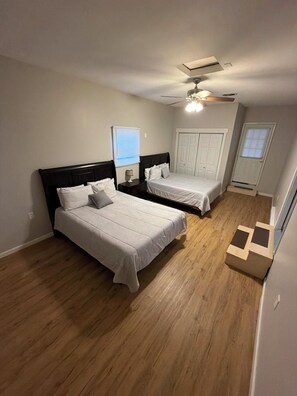 3 quartos, ferros/tábuas de passar roupa, Wi-Fi, roupa de cama
