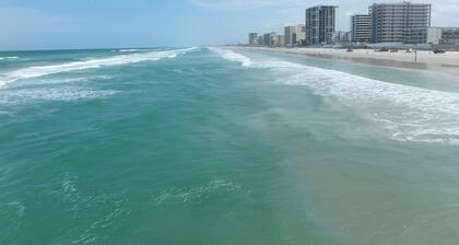 Ocean Walk Beachside Luxury con servicios del resort