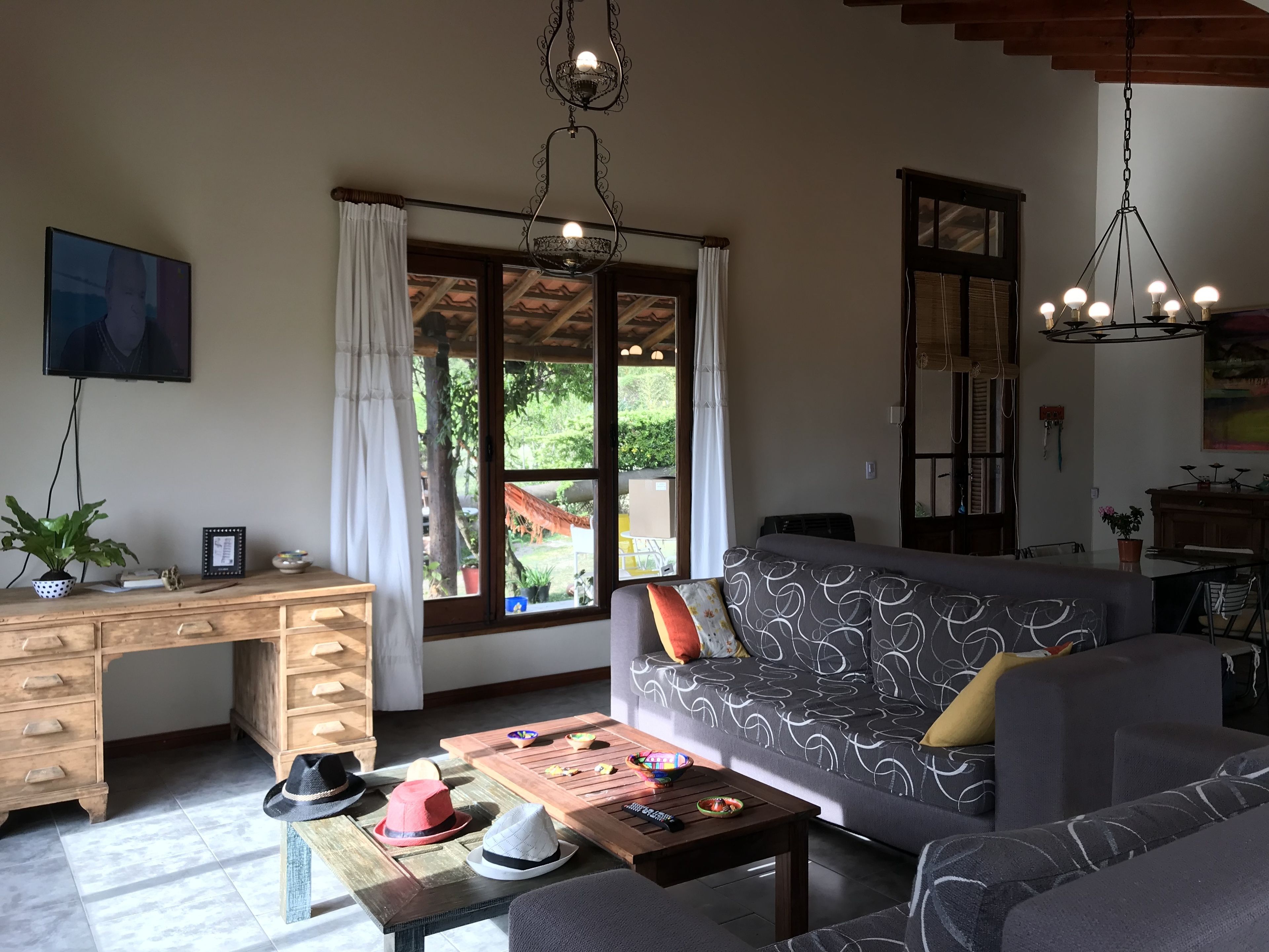 Chalet exclusivo, 2 habitaciones, vista a la montaña | Área de sala de estar | Televisión de pantalla plana 