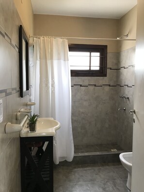 Exclusive Chalet, 2 Bedrooms, Mountain View | Bathroom | Shower, bidet - Chalet Rancho Azul (Merlo)