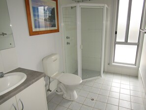 Shower - Ocean 17 - Short walk to the beach Free Wifi (Corny Point)